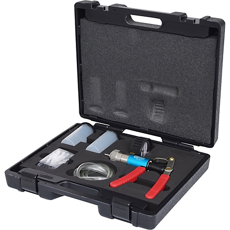 Werkzeugkoffer, gefüllt mit Bremsenentlüftungswerkzeug, Schläuchen und Messgeräten. Der Koffer ist offen.